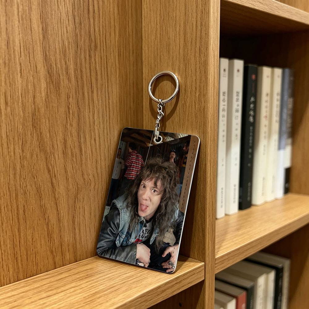 actor J-Joseph Quinn Cat Badge - Leather Work Is recension och pris