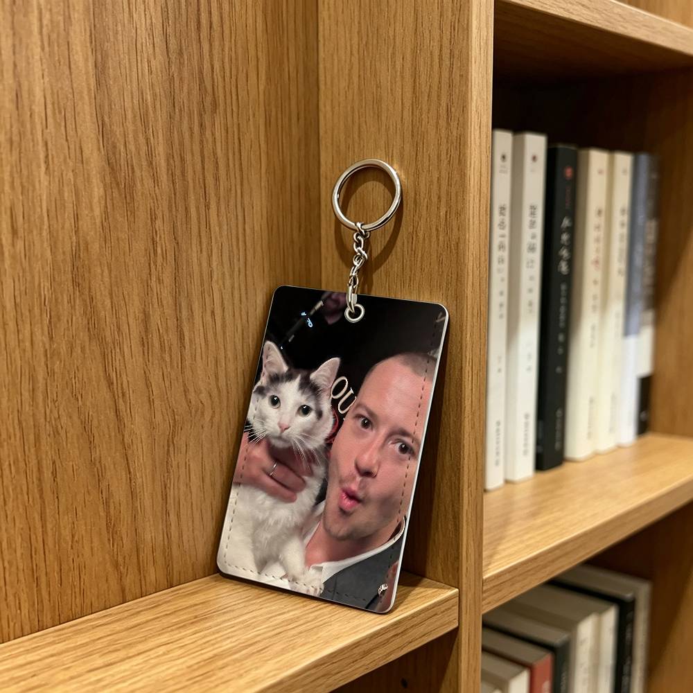 actor J-Joseph Quinn Cat Badge - Leather Work Is recension och pris