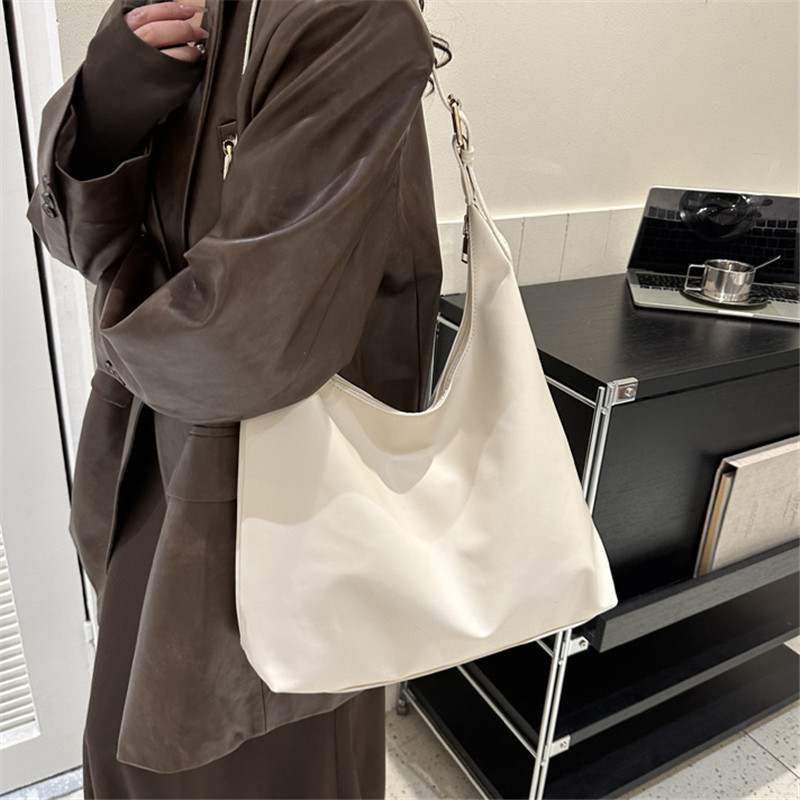 Sleek Black Leather Shoulder U - Leather Work Outfit recension och pris